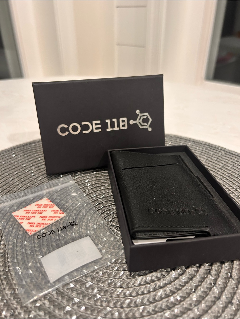 Code 118 black onyx slim minimalist wallet  carrying case cash or credit!